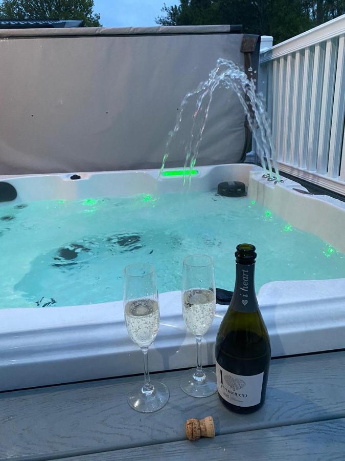Graceland Lodge With Hot Tub Barmby on the Moor Exterior foto